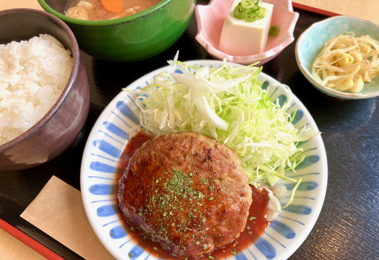 ▼手作りハンバーグ定食