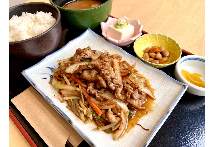 ▼肉野菜炒め定食(牛バラ)